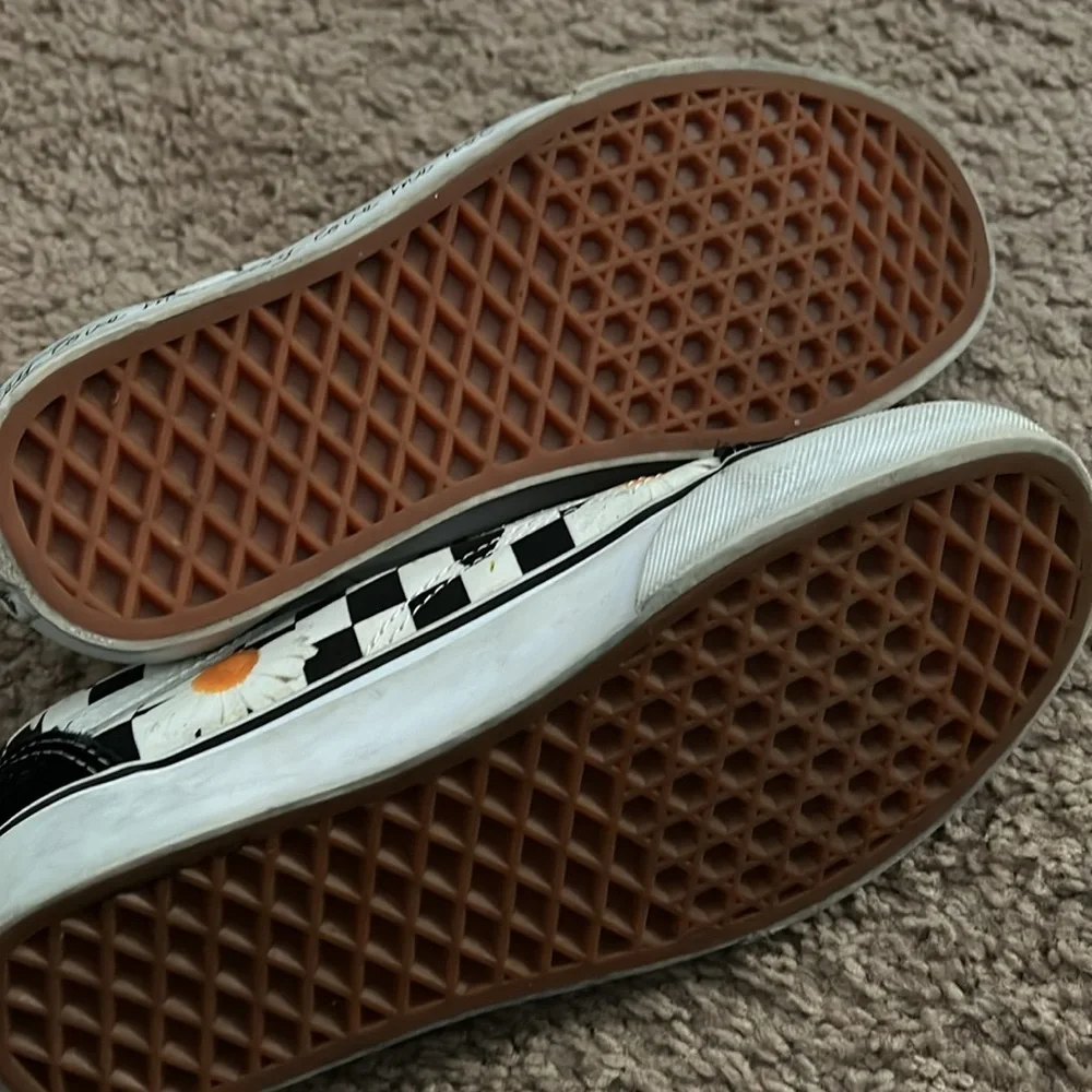 Like new women’s vans size 6 - Picture 3 of 6